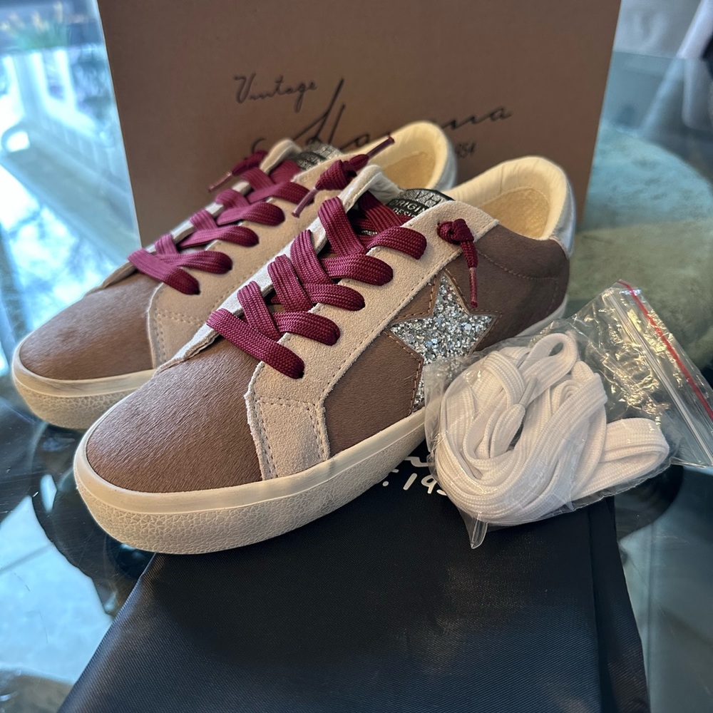 New in Box $130 Vintage Havana Leather Sneakers w/Maroon Laces Glitter Star sz 7